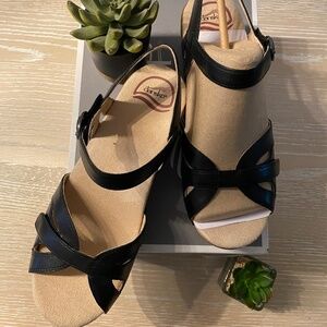 NWT Dansko Black Season Full Grain Sandals